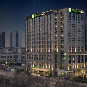 Holiday Inn Express Chengdu Huanhuaxi By Ihg-Near Jinsha Site Musem,Near Wuhou Temple Museum,Welcome Drinks,Free Gym,Free Self-Service Laundry